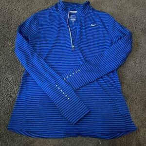 Women’s 1/4 zip pullover Nike. Size M